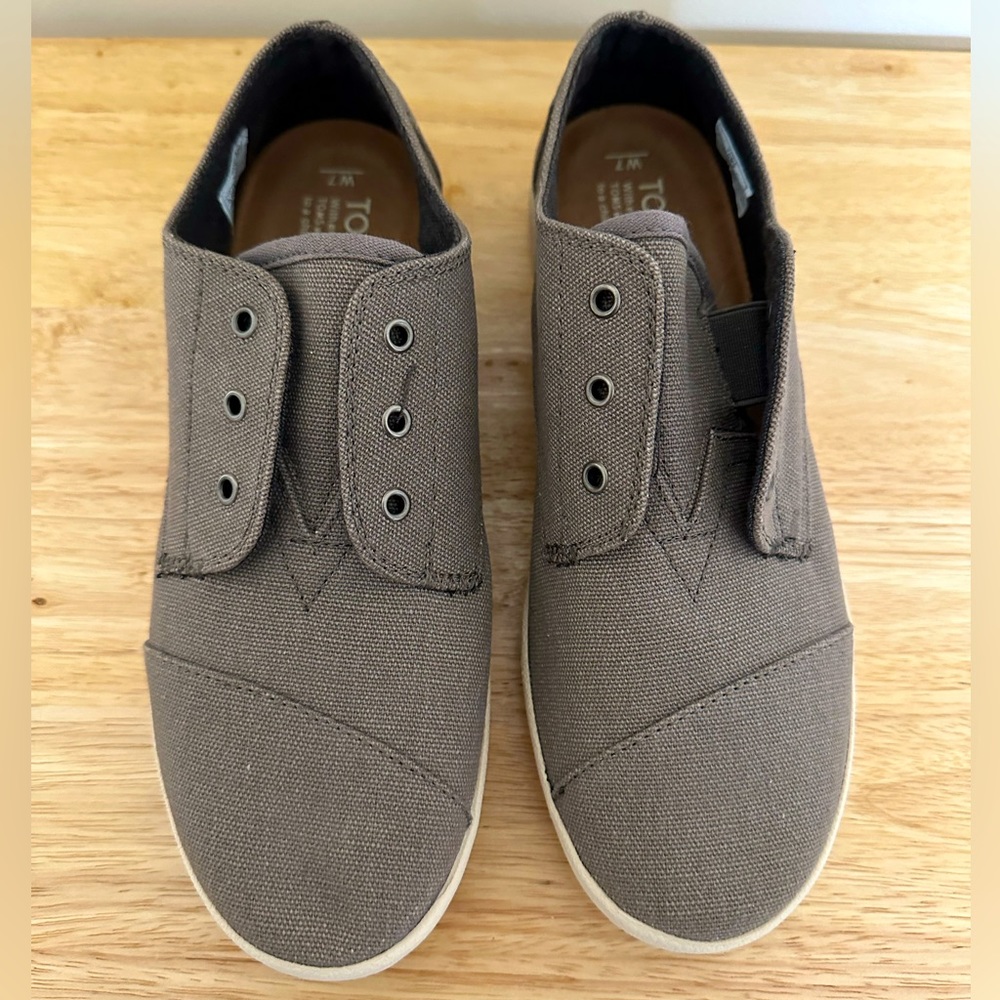 Tom’s Women’s No Lace Slip-on Shoes.